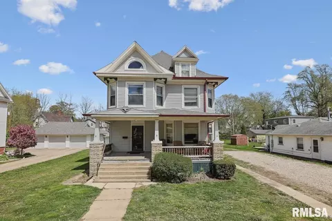 307 N 7th St, Wyoming, IL 61491