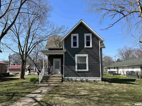 517 Market St, Henry, IL 61537