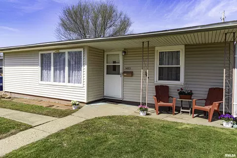 1423 Delray Ave, Pekin, IL 61554