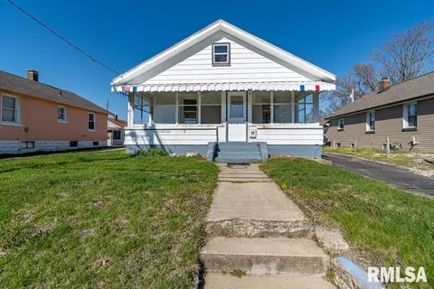 1209 S 14th St, Pekin, IL 61554
