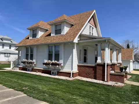 105 S John St, Table Grove, IL 61482