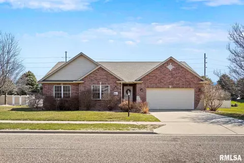 1816 Deerfield Dr, Morton, IL 61550