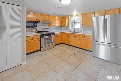 105 Bess St, Washington, IL 61571 photo 9