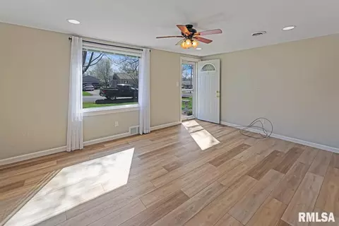 105 Bess St, Washington, IL 61571 photo 5