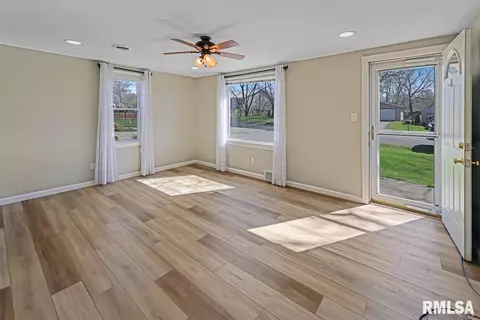 105 Bess St, Washington, IL 61571 photo 6