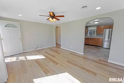105 Bess St, Washington, IL 61571 photo 8