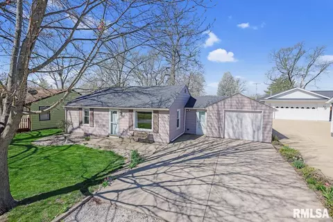 105 Bess St, Washington, IL 61571 photo 2