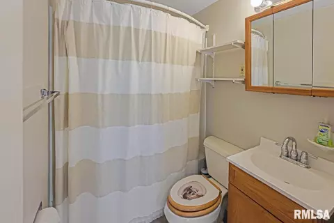 105 Bess St, Washington, IL 61571 photo 16