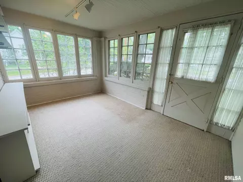 802 S Mcarthur St, Macomb, IL 61455 photo 2