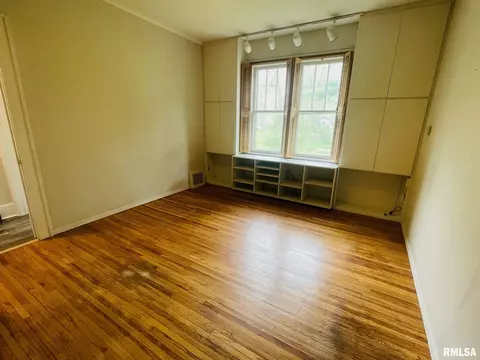 802 S Mcarthur St, Macomb, IL 61455 photo 3