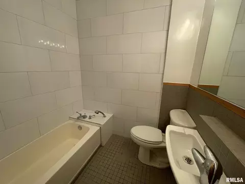 802 S Mcarthur St, Macomb, IL 61455 photo 9