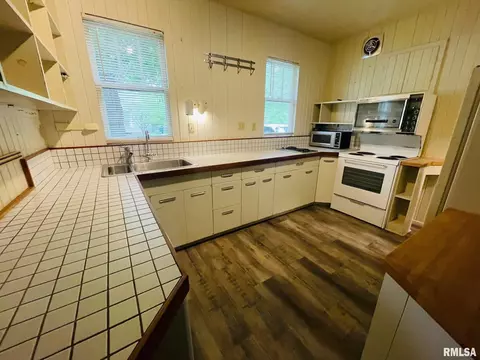 802 S Mcarthur St, Macomb, IL 61455 photo 5