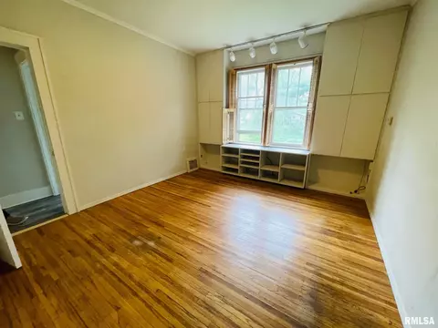 802 S Mcarthur St, Macomb, IL 61455 photo 4