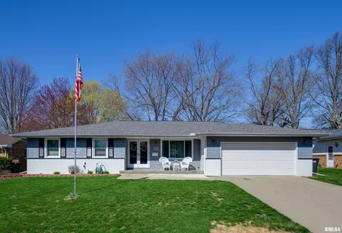 1819 Highwood Ave, Pekin, IL 61554