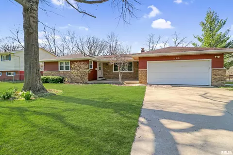 1701 W Teton Dr, Peoria, IL 61614
