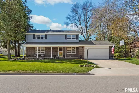374 E Hazelwood St, Morton, IL 61550