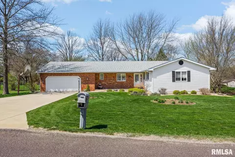 312 Pinecrest Dr, Germantown Hills, IL 61548