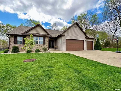 4002 E River Ridge Dr, Chillicothe, IL 61523