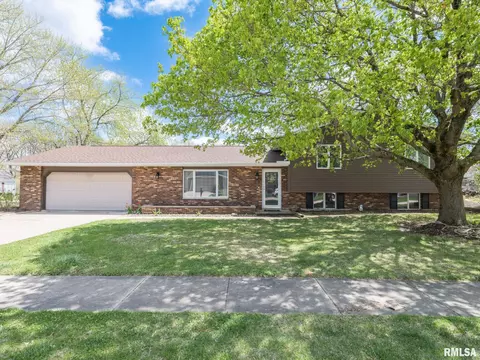235 Evergreen Ave, Morton, IL 61550