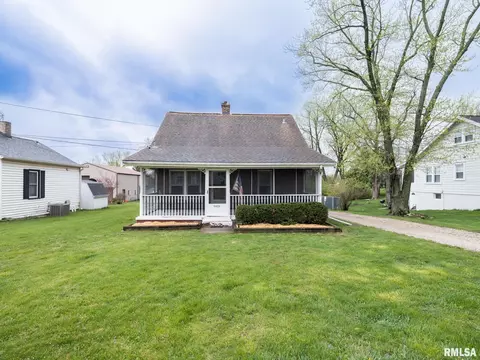 5425 N Humboldt Ave, Peoria Heights, IL 61616