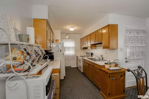 2124 Faringdon Rd, Springfield, IL 62702 photo 9