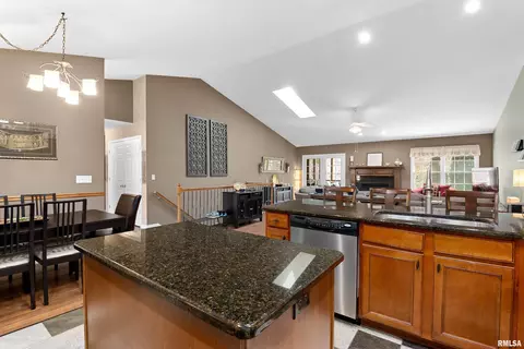 108 W Hillside Ct, Dunlap, IL 61525 photo 15