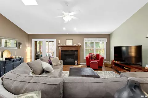 108 W Hillside Ct, Dunlap, IL 61525 photo 8