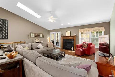 108 W Hillside Ct, Dunlap, IL 61525 photo 9