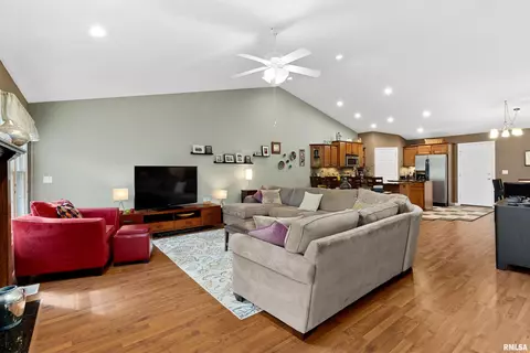 108 W Hillside Ct, Dunlap, IL 61525 photo 12