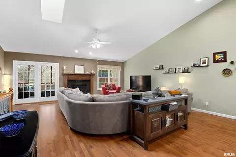 108 W Hillside Ct, Dunlap, IL 61525 photo 7