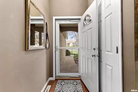 108 W Hillside Ct, Dunlap, IL 61525 photo 4