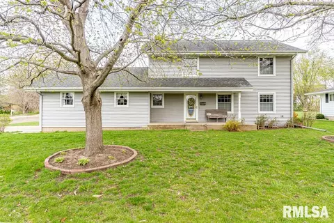 404 W Butler St, Wyoming, IL 61491