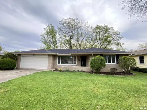 1606 Deppert Dr, Pekin, IL 61554
