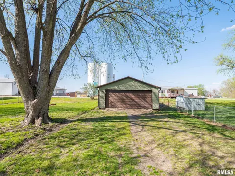 236 E Monroe St, Greenview, IL 62642 photo 4