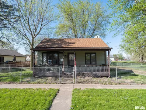 236 E Monroe St, Greenview, IL 62642