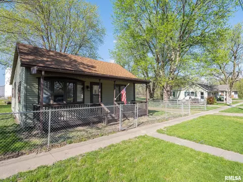 236 E Monroe St, Greenview, IL 62642 photo 2