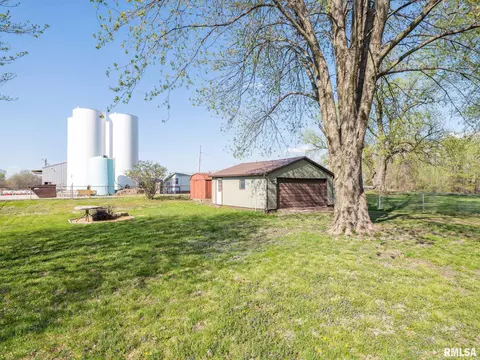 236 E Monroe St, Greenview, IL 62642 photo 8