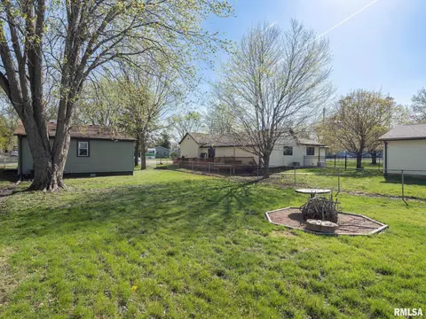 236 E Monroe St, Greenview, IL 62642 photo 13