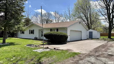 744 Walsh Ave, Galesburg, IL 61401