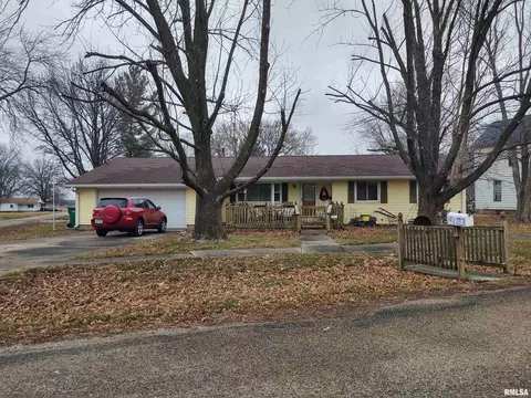 410 E Broadway St, Ipava, IL 61441 photo 2