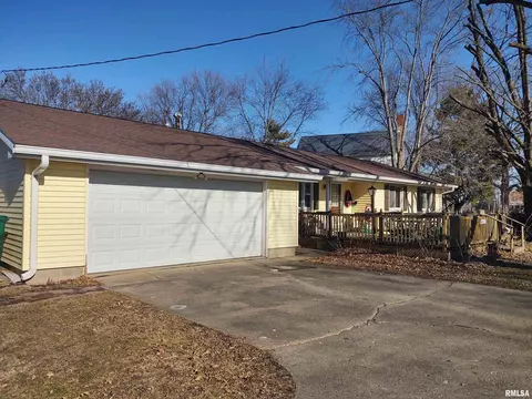 410 E Broadway St, Ipava, IL 61441 photo 1