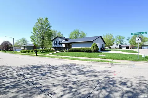 3903 N Melcosta Dr, Peoria, IL 61615