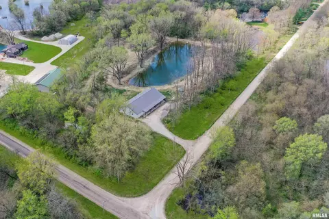 19395 E Newcomb Rd, Farmington, IL 61531