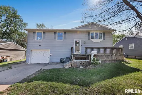 1720 Memorial Dr, Pekin, IL 61554
