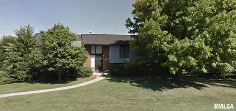 1905 Mitchell Dr, Eureka, IL 61530
