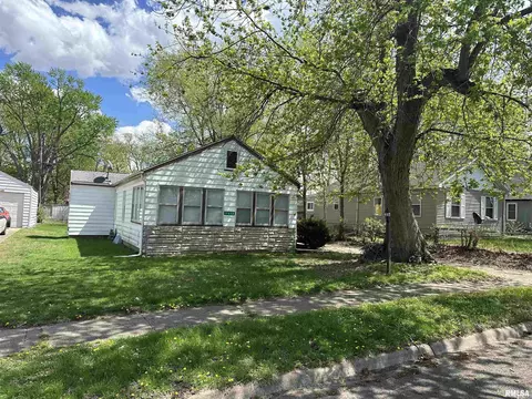 1412 S 9th St, Pekin, IL 61554