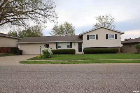 240 S Montana Ave, Morton, IL 61550