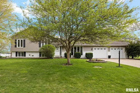 13417 N Dover Ln, Chillicothe, IL 61523
