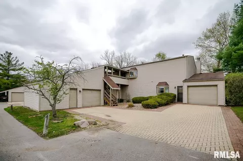 5640 N Withershin Pt, Peoria, IL 61615