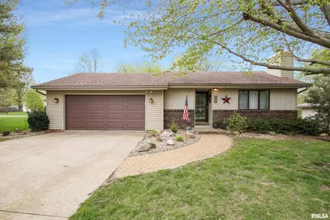 102 Vonachen Ct, East Peoria, IL 61611